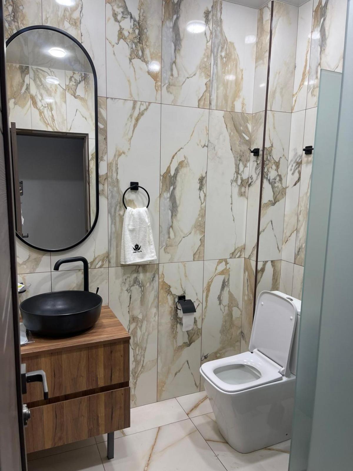 Aygestan Plaza Aparthotel Jerevan Buitenkant foto