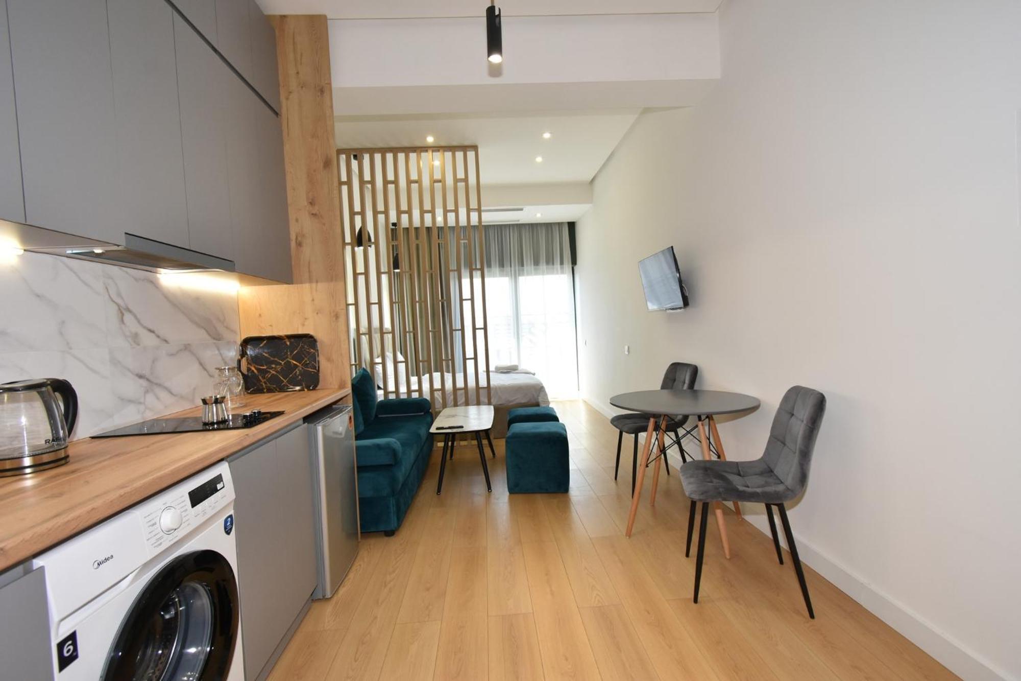 Aygestan Plaza Aparthotel Jerevan Buitenkant foto