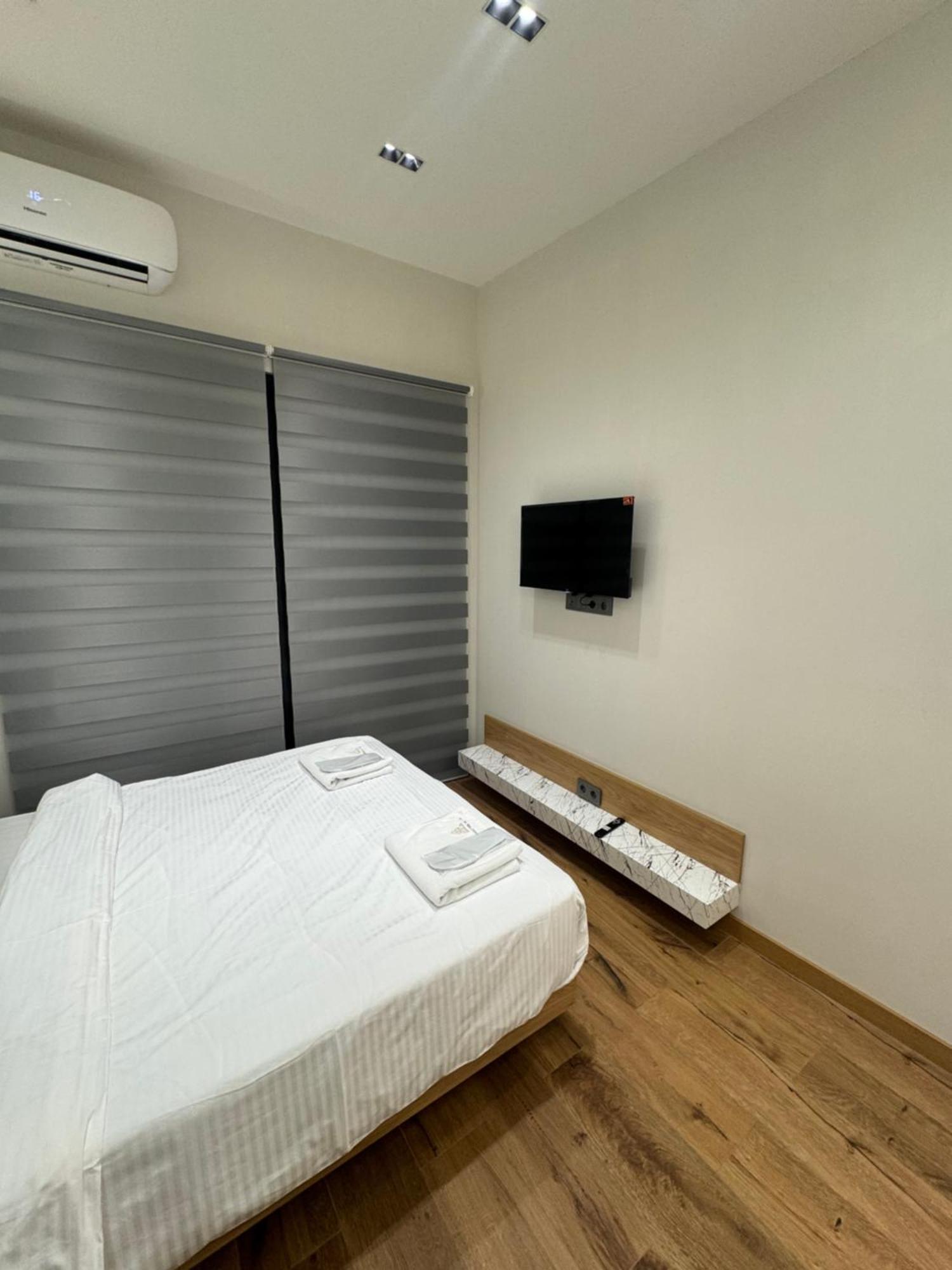 Aygestan Plaza Aparthotel Jerevan Buitenkant foto
