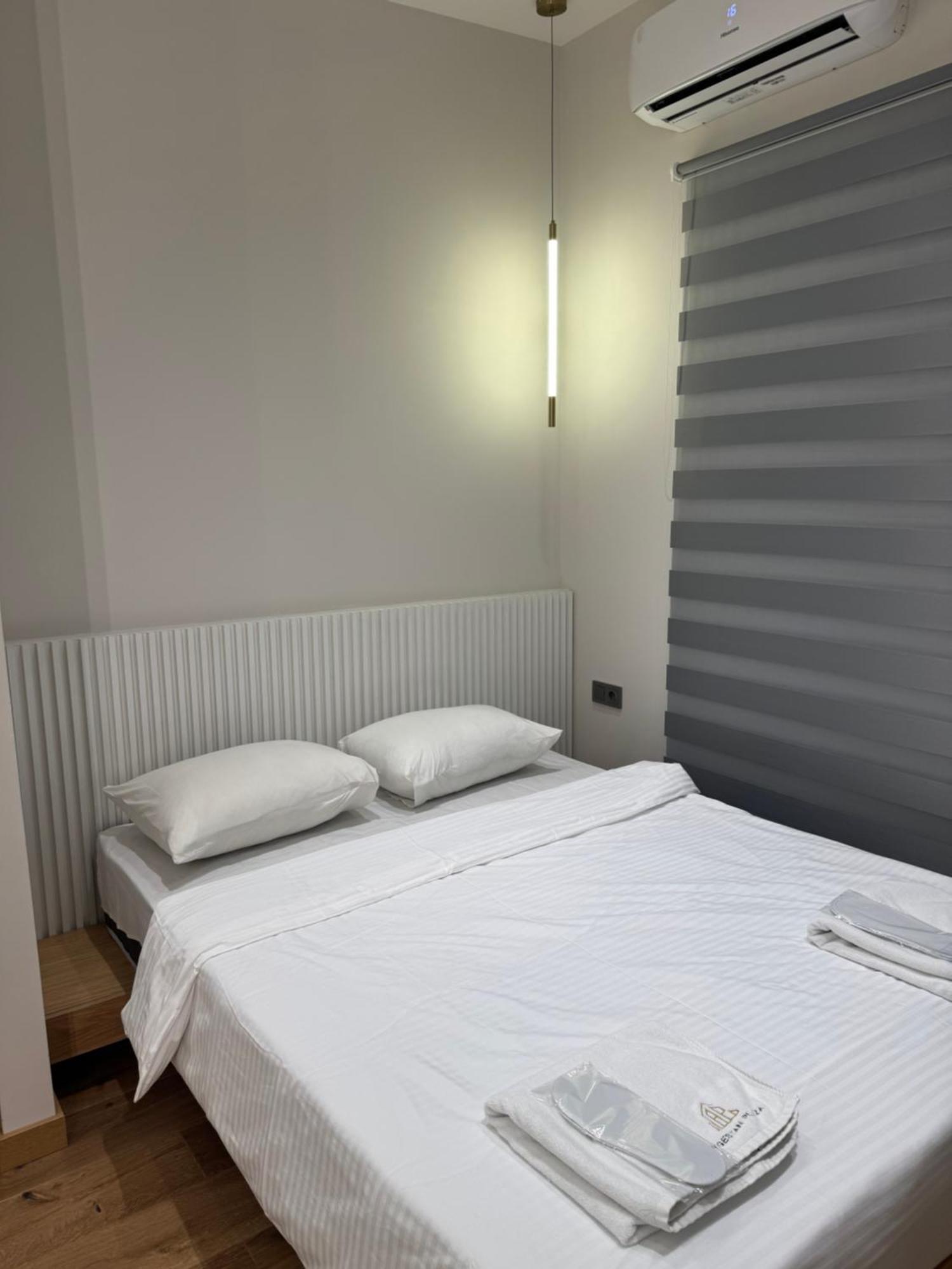 Aygestan Plaza Aparthotel Jerevan Buitenkant foto
