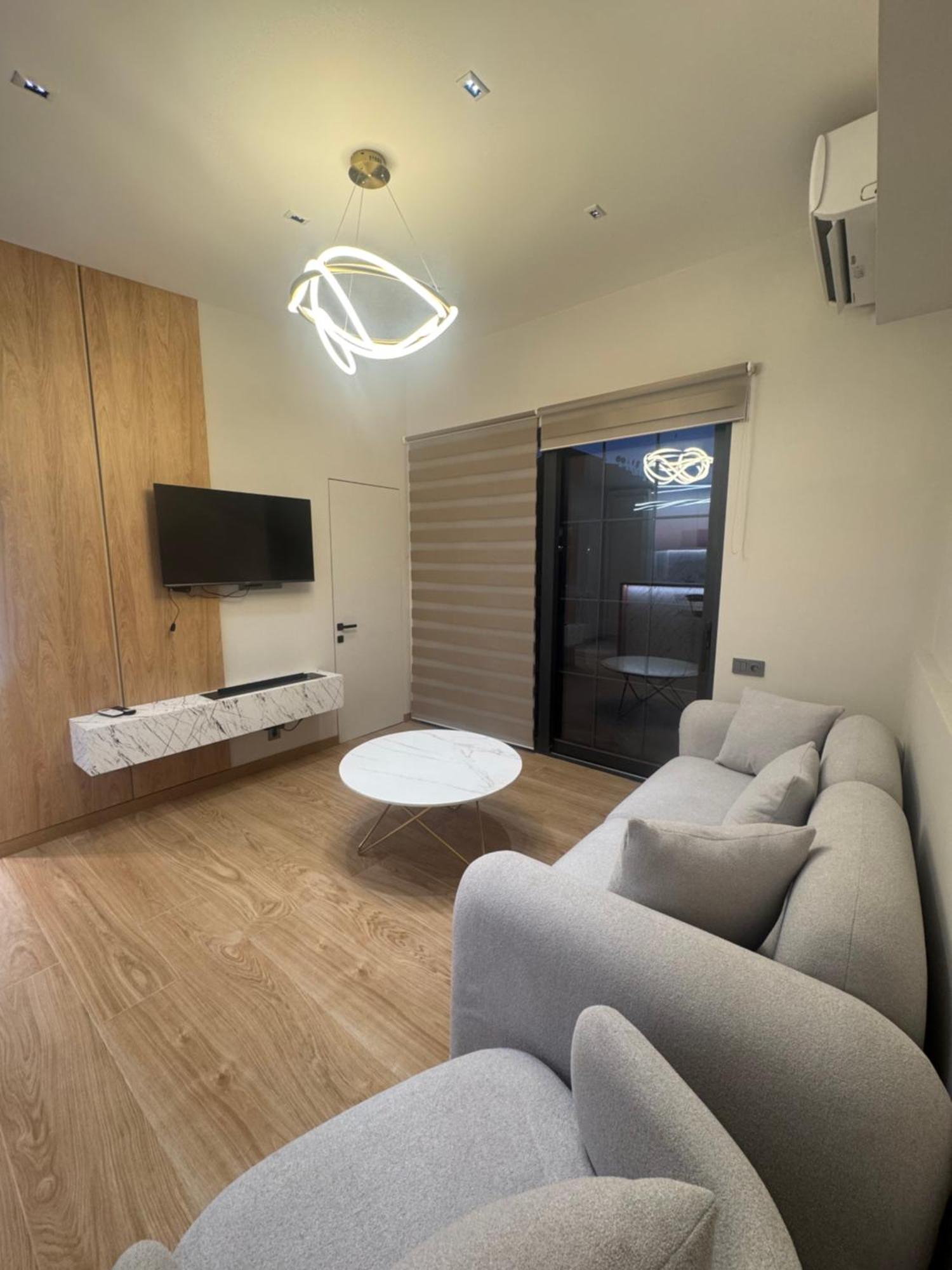 Aygestan Plaza Aparthotel Jerevan Buitenkant foto